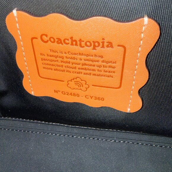 Chic Black Croc-Embossed Shoulder Bag - Picture 10 of 10